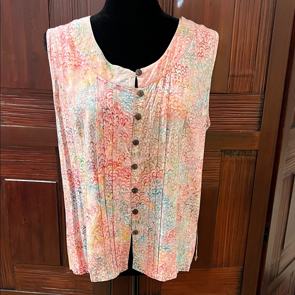 Go Fish sleeveless top with detailed buttons. Abstract design. Like new. XL